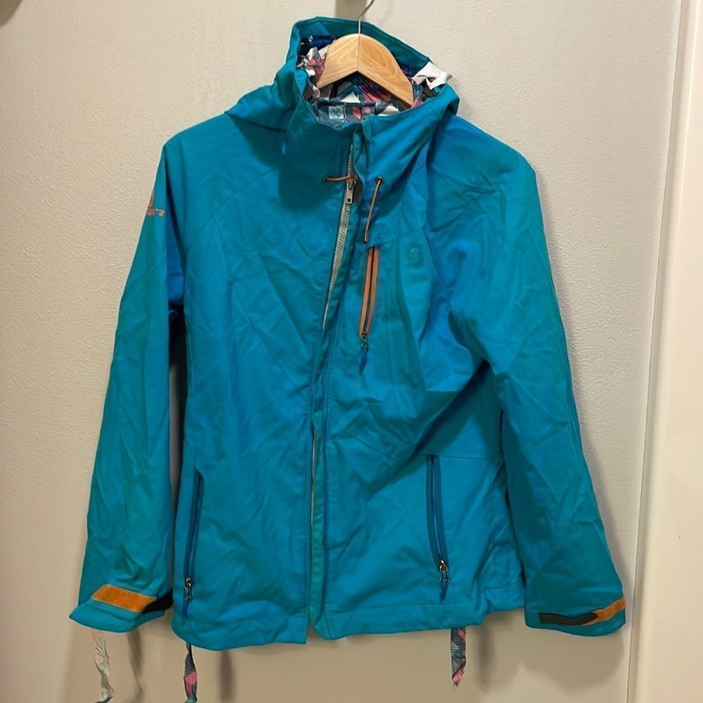 Scott woman’s aqua blue ski jacket